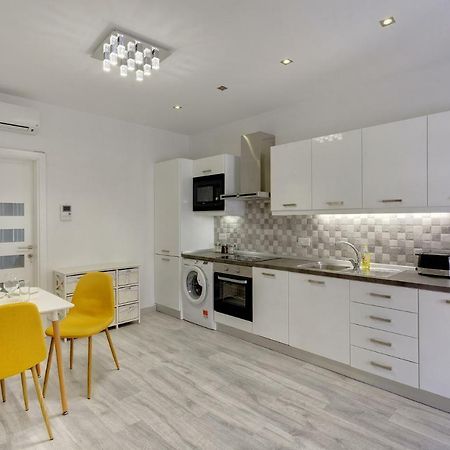Splendid Apartment, Steps Away From The Sea Sliema Zewnętrze zdjęcie